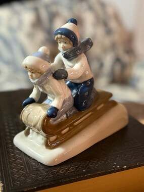 VTG 1992 Paul Sebastian Porcelana de Cuernavaca  Children Sledding Figurine